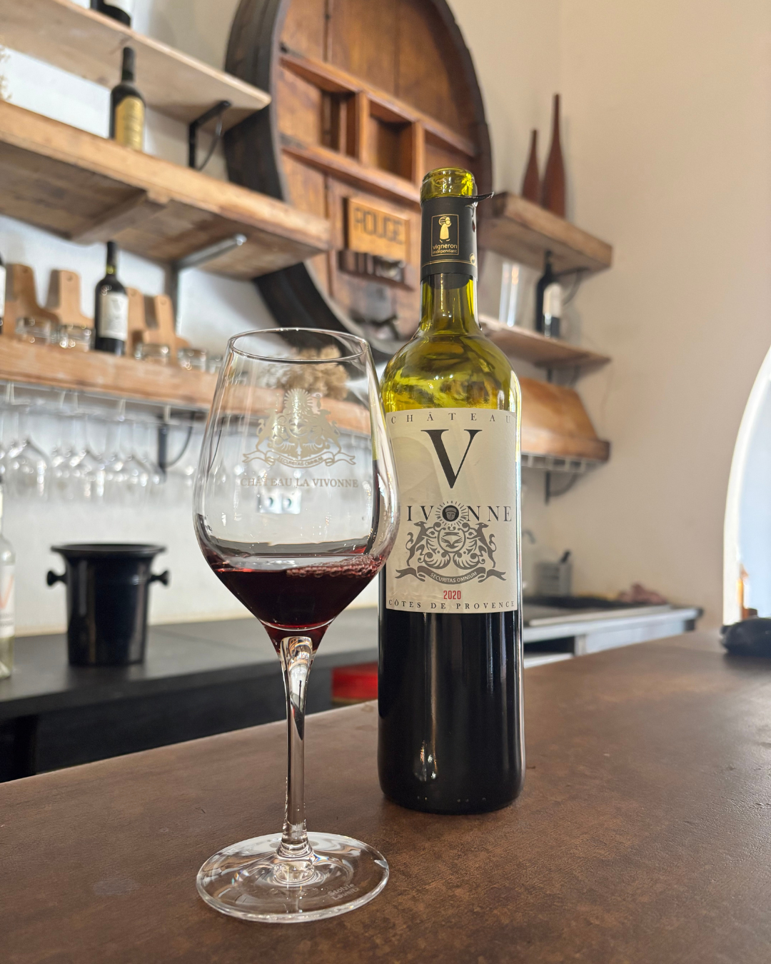 Location de salle dans un domaine viticole avec vue sur les vignes et équipements professionnels complets à proximité d'Aix-en-Provence 13100, Bouches-du-Rhône