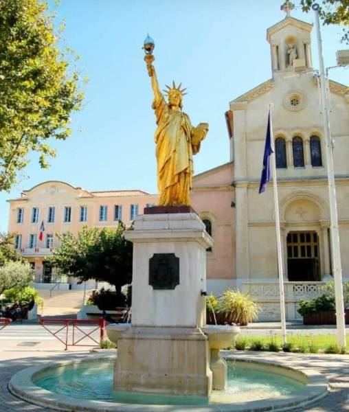 Un Symbole Inattendu sur la Côte Varoise Saint-Cyr-sur-Mer La Statue de la Liberté