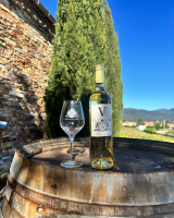 Notre zone d'activité pour ce service Bar à vin avec terrasse ombragée proposant une carte variée de Bandol AOP rouges, blancs et rosés gastronomiques